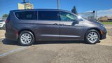 Used 2023 Chrysler Pacifica Touring-L image 6