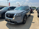 New 2025 Nissan Pathfinder Platinum image 2