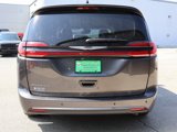 Used 2023 Chrysler Pacifica Touring-L image 4