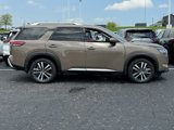 New 2025 Nissan Pathfinder Platinum image 2