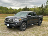 Used 2017 Toyota Tacoma TRD Off-Road image 2