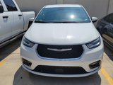 Used 2023 Chrysler Pacifica Touring-L image 2