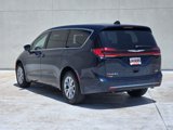 New 2025 Chrysler Pacifica Select image 3