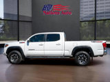 Used 2017 Toyota Tacoma TRD Off-Road w/ Tow Package image 2