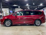 Used 2021 Chrysler Pacifica Touring-L image 2