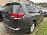 Used 2017 Chrysler Pacifica Touring-L image 4