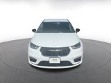 Used 2024 Chrysler Pacifica Touring-L image 4