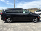 Used 2022 Chrysler Pacifica Touring-L image 6