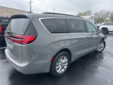 Used 2022 Chrysler Pacifica Touring-L image 4