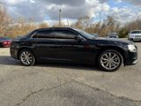Used 2018 Chrysler 300 Touring L image 4