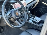 Certified 2024 Porsche Macan image 4