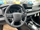 New 2025 Mitsubishi Outlander ES image 3