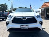Used 2022 Toyota Highlander XLE image 2