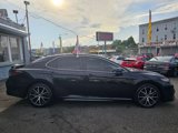 Used 2022 Toyota Camry SE image 3