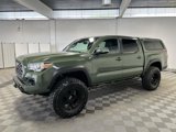 Used 2022 Toyota Tacoma TRD Off-Road image 2