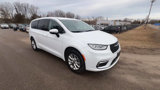 Used 2023 Chrysler Pacifica Touring-L image 6