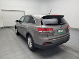 Used 2017 Kia Sorento L image 5