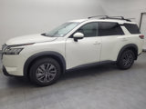 Used 2022 Nissan Pathfinder SV image 2
