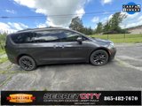 Used 2022 Chrysler Pacifica Touring-L w/ Uconnect Theater Family Group image 4