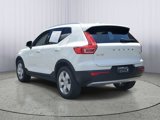 Used 2022 Volvo XC40 T4 Momentum image 5