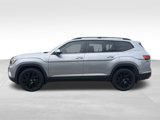 Used 2024 Volkswagen Atlas SE image 2
