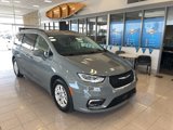 Used 2022 Chrysler Pacifica Touring-L image 2