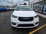Used 2024 Chrysler Pacifica Touring-L image 3
