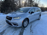 Used 2024 Chrysler Pacifica Touring-L image 2