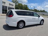 Used 2023 Chrysler Pacifica Touring-L image 4
