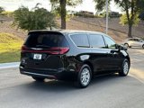 Used 2026 Chrysler Pacifica Select image 5