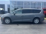 Used 2023 Chrysler Pacifica Touring-L image 3