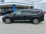 Used 2023 Chrysler Pacifica Limited image 2
