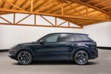 Used 2023 Porsche Cayenne Platinum Edition image 2