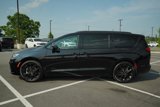 Used 2024 Chrysler Pacifica Limited w/ S Appearance Package image 2