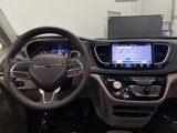 Used 2023 Chrysler Pacifica Touring-L image 5
