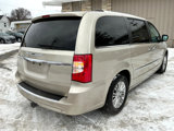 Used 2014 Chrysler Town & Country Touring-L image 3