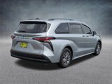 Used 2021 Toyota Sienna XLE image 3