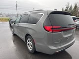 Used 2023 Chrysler Pacifica Limited image 3