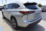 Used 2021 Toyota Highlander XLE image 3
