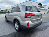 Used 2015 Kia Sorento LX image 2