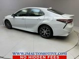 Used 2023 Toyota Camry SE image 3