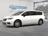 New 2025 Chrysler Pacifica Select image 2
