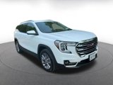Used 2024 GMC Terrain SLT image 3