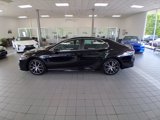 Used 2022 Toyota Camry SE image 2