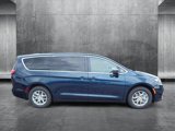 New 2025 Chrysler Pacifica Select image 5