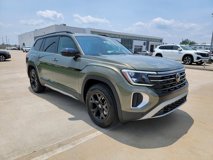 New 2025 Volkswagen Atlas Peak Edition SE