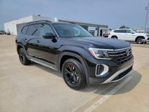 New 2025 Volkswagen Atlas Peak Edition SE