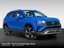 Used 2024 Volkswagen Taos SE w/ Panoramic Sunroof Package