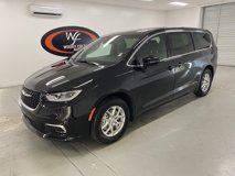 New 2025 Chrysler Pacifica Select