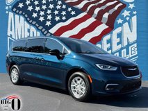 New 2025 Chrysler Pacifica Select